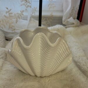 White shell ceramic vase or bowl